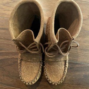 Beautiful Moccassins Womens Size 6.5